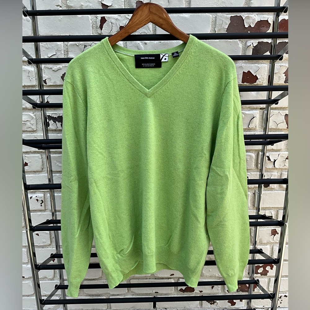 Black Label Saks Fifth Avenue Men’s Green V-neck Sweater